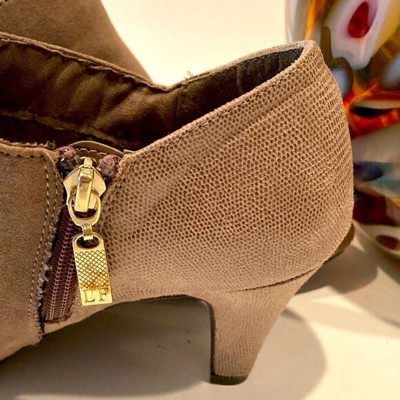 London Fog Tan Ankle Booties Size 8.5 - Picture 5 of 8